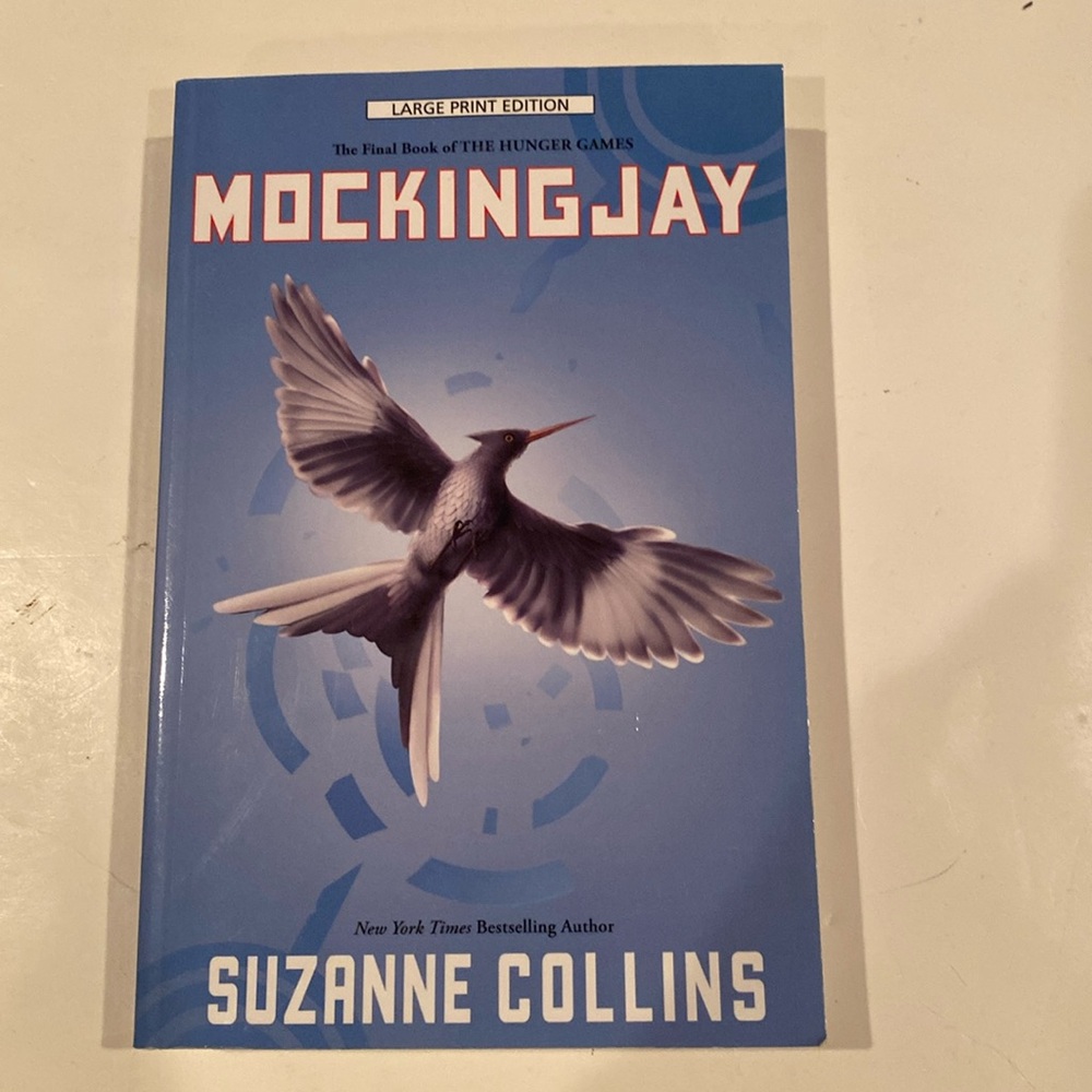 “Mocking Jay,” the third book of the Hunger Games. Paperback. LARGE PRINT